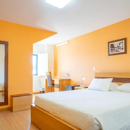 Pensao Avenida Bed & Breakfast 3*