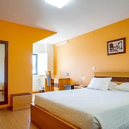 Pensao Avenida Bed & Breakfast 3*