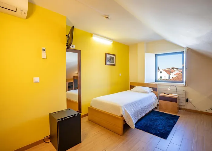 Pensao Avenida فندق مبيت وإفطار Oliveira de Frades